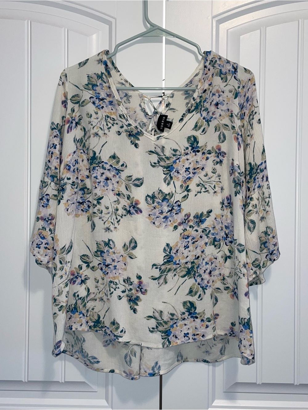 torrid Cream Floral V-Neck Tie-Back Tunic